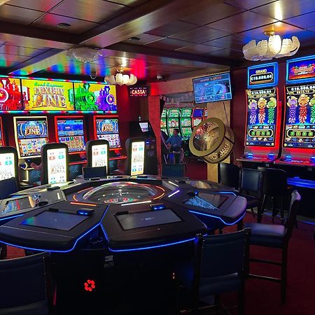 Hotel Zephyr - Plovanija ブイェ エクステリア 写真