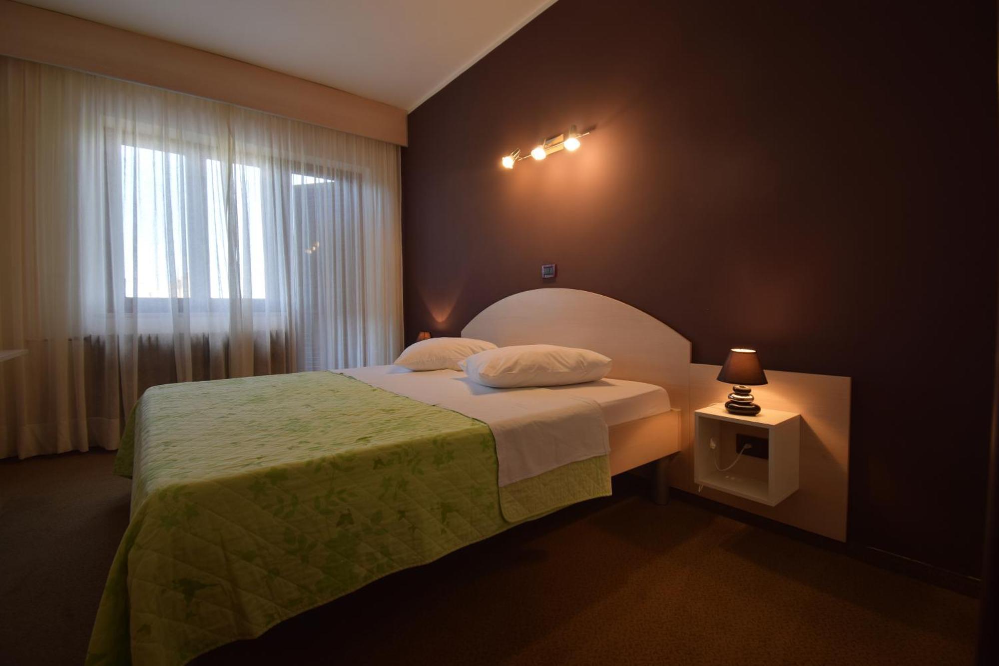 Hotel Zephyr - Plovanija ブイェ エクステリア 写真
